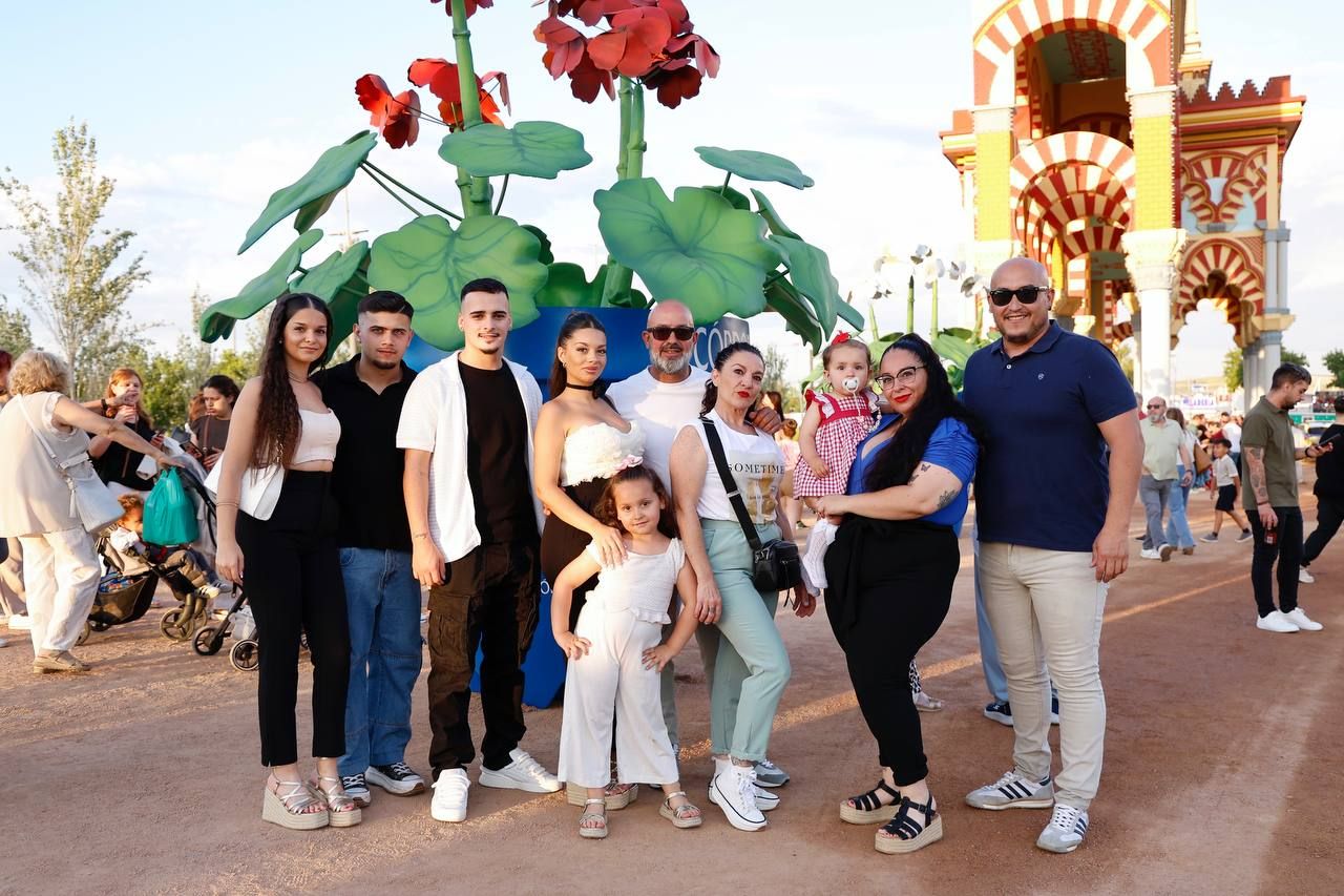 El Arenal se anima desde primera hora en el día del inicio de la Feria de Córdoba