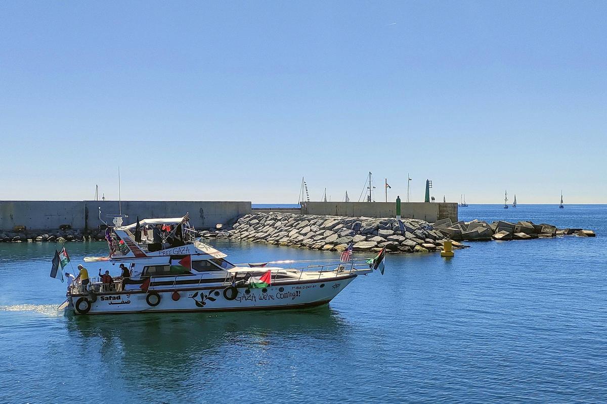 Ein Schiff der neuen Hilfsflotte bricht in Richtung Gaza auf.