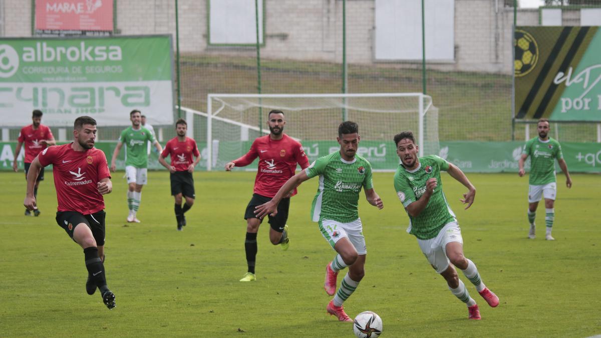 Imagen del Cacereño-Montijo, la pasada temporada, en el Estadio Príncipe Felipe.