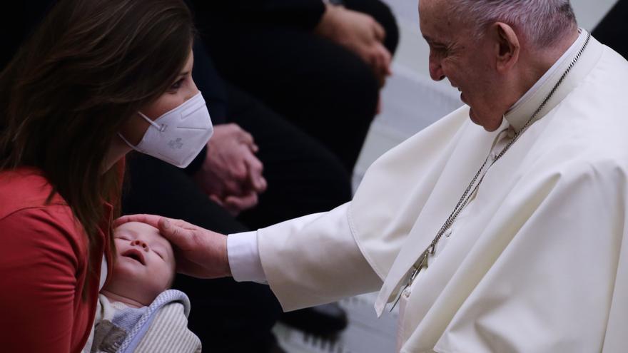 El Papa otorga por primera vez a mujeres laicas el ministerio de lectoras y catequistas