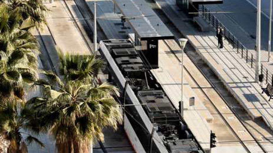 Imagen de uno de los trenes en la Marina Baixa.