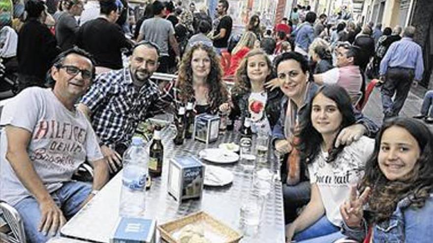 Almassora se despide de sus fiestas con 2.500 platos de ‘tombet’