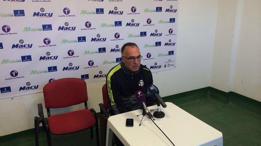 Rafa Muñoz, técnico del equipo paleño, tras el partido.