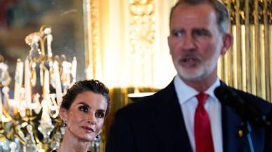 De la minifalda de Brigitte Macron al Dior de Letizia o el resurgir de Mary Donaldson, los looks de las primeras damas en Paris 2024