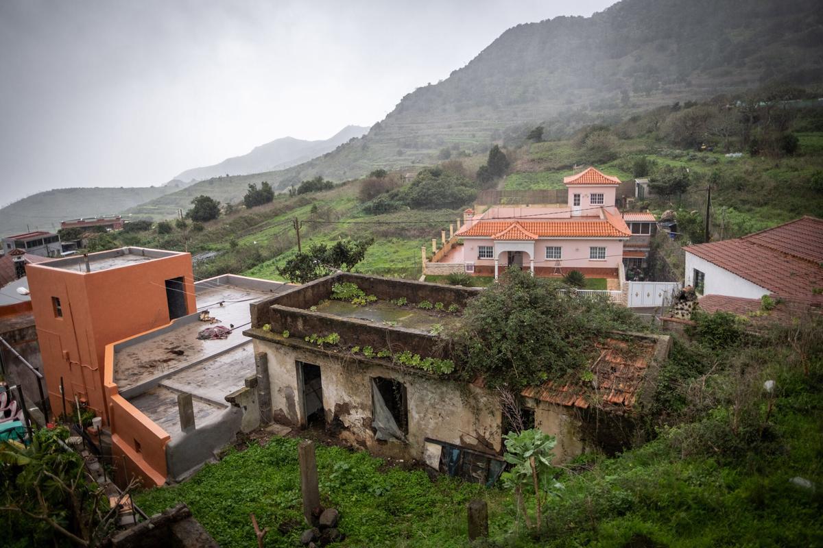 Así es la vida en Las Portelas, localidad de Buenavista del Norte con apenas unos pocos habitantes.
