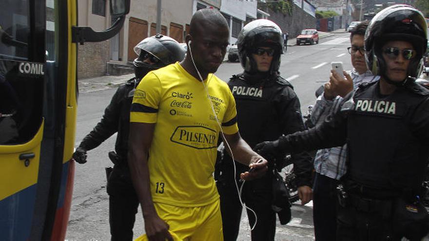 Valencia: Policías en el entrenamiento para detenerlo