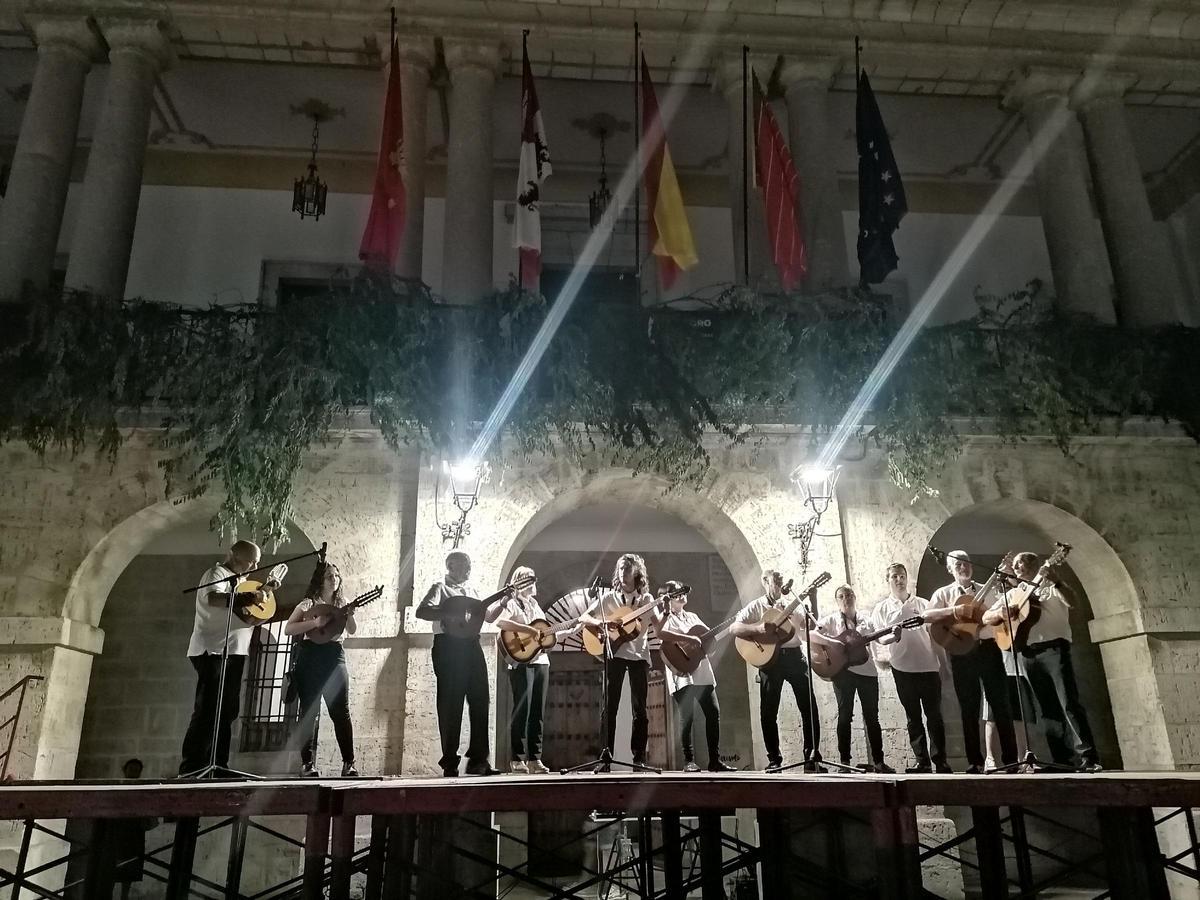 GALERÍA | Toro revive la noche de San Juan con música y fuego