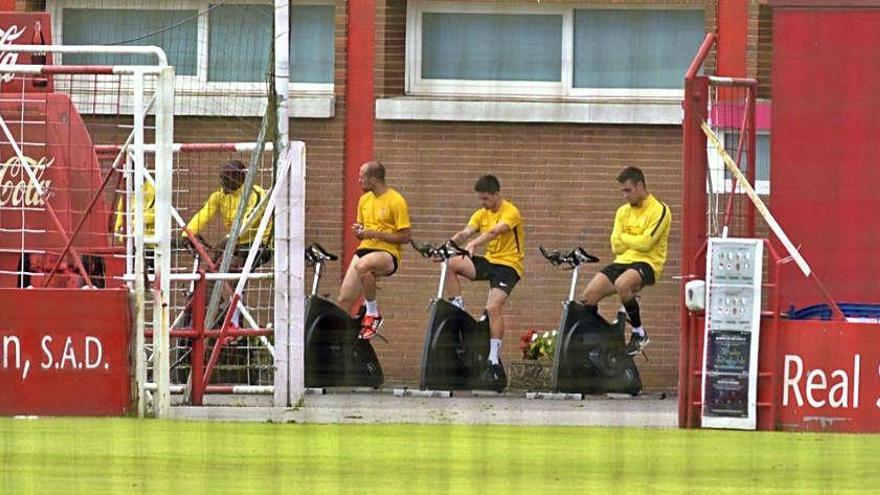 Por la izquierda, Babin, Unai Medina, Damián Pérez y Pedro Díaz, ayer, entrenando en Mareo.