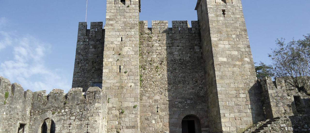 El castillo, enclavado en un alto