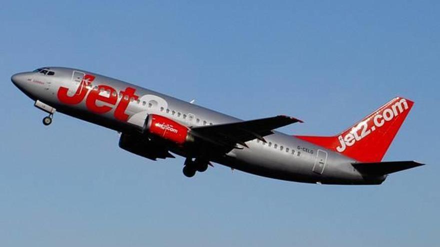 La aerolínea Jet2.com planea contratar a 125 trabajadores en Alicante