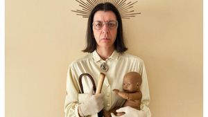 Miss Beige, Ha sido niña (2021).