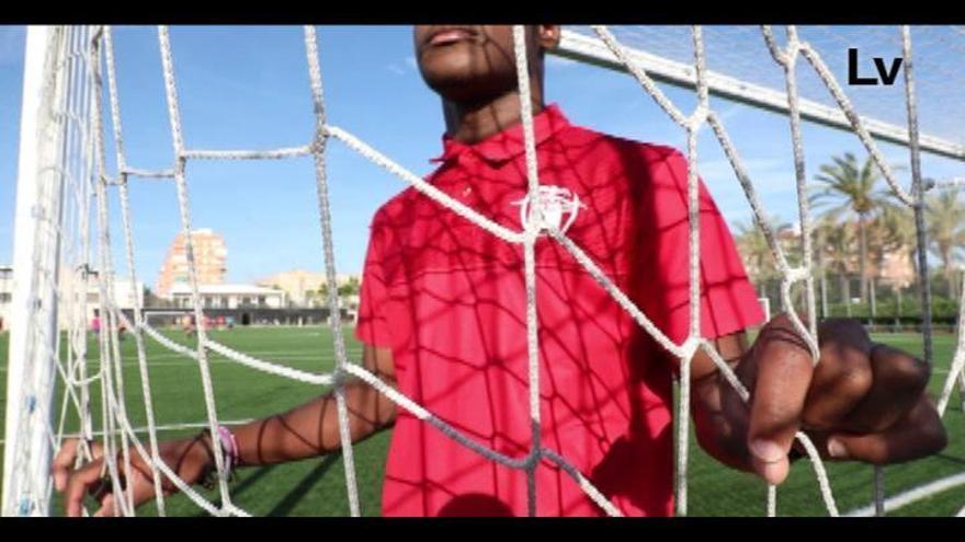 Un niño recibe insultos racistas en el fútbol