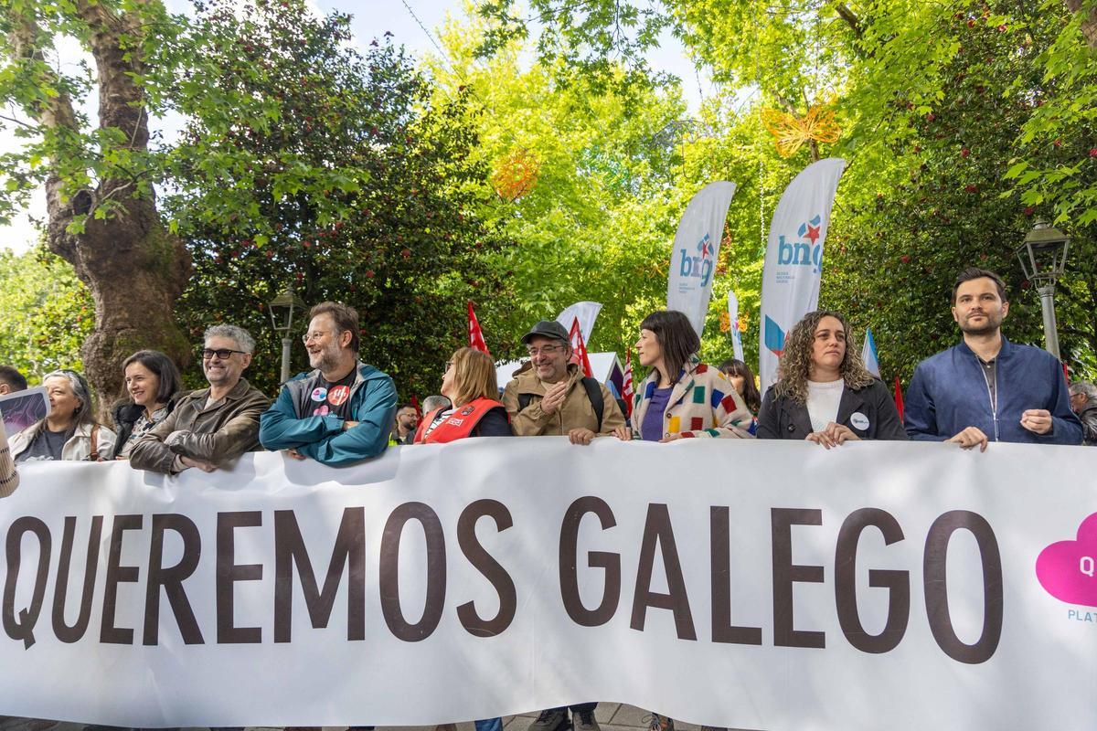 O galego inunda Santiago nun 17 de maio de reivindicación e festa: "Begoña Caamaño tería estado aquí con nós"