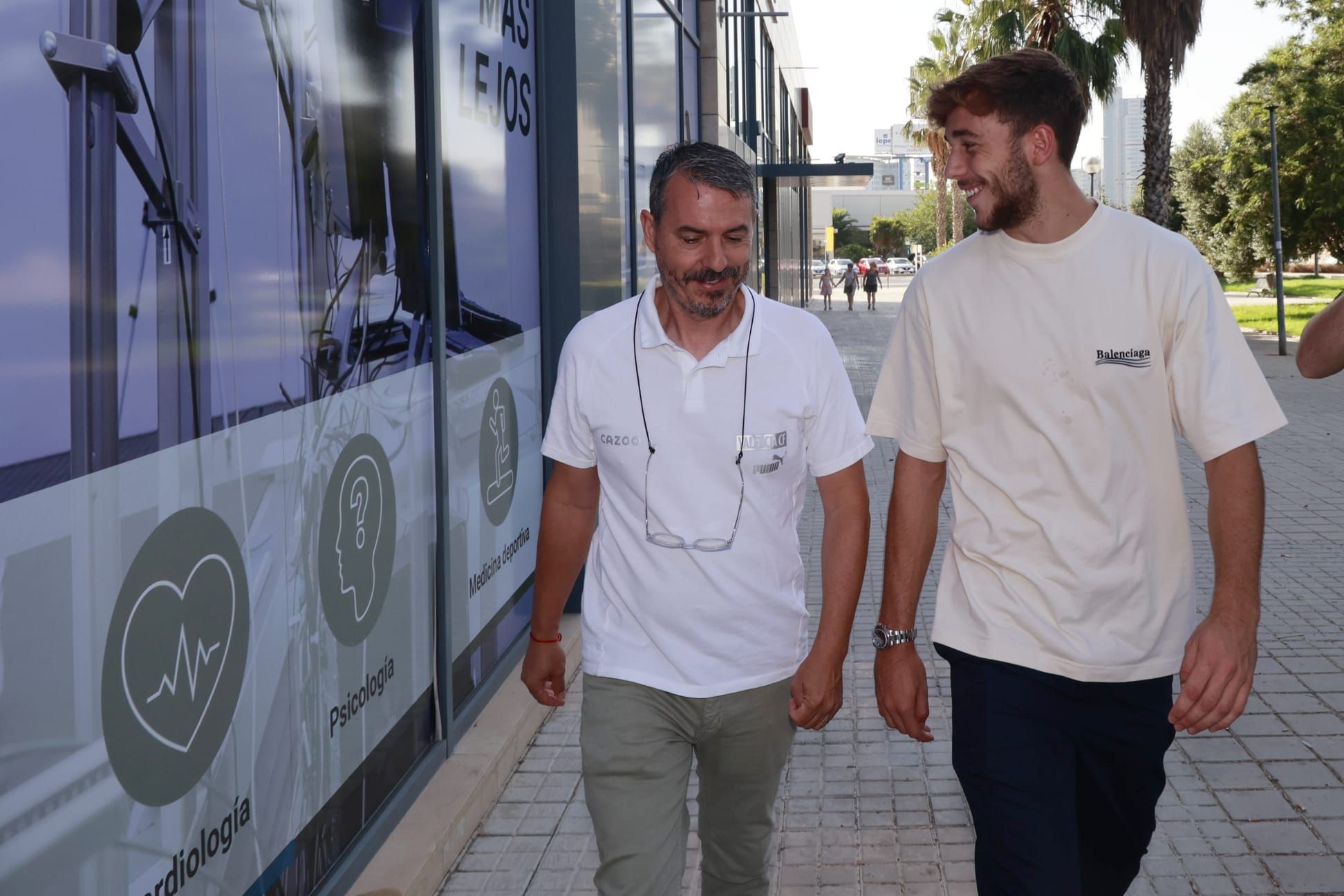 Nico, tras superar el examen médico del Valencia CF