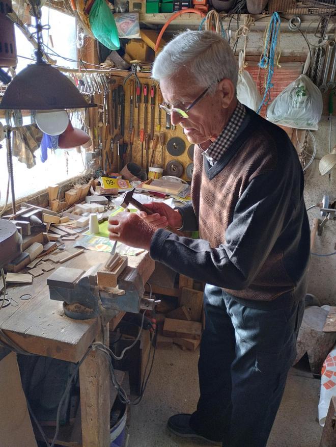 Sebastià Busquets, el artesano que recrea figuras de la 'foravila' mallorquina