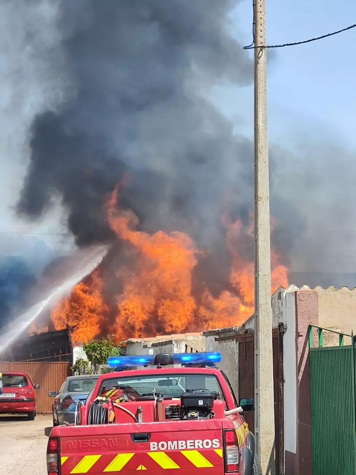 Los bomberos de Zamora apagan un incendio en Villagodio