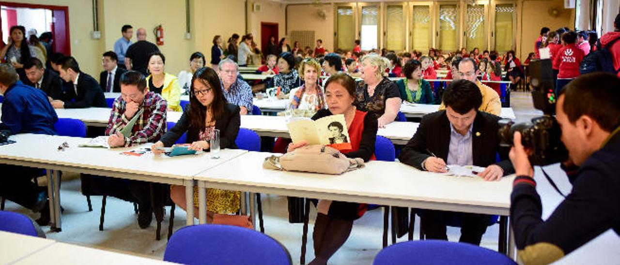 Asistentes a la conferencia y exposición sobre la escritora Sanmao, celebrada ayer en la sede del Instituto Confucio de la ULPGC.