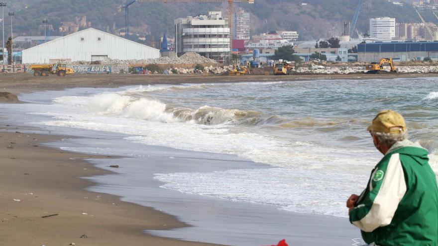 El paso de la borrasca vacía las playas de Málaga