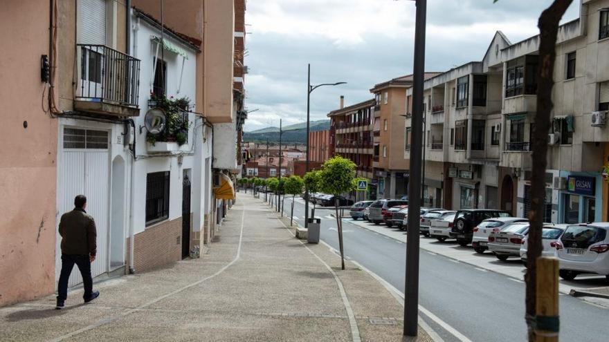 Plasencia estudia habilitar aceras de un solo sentido