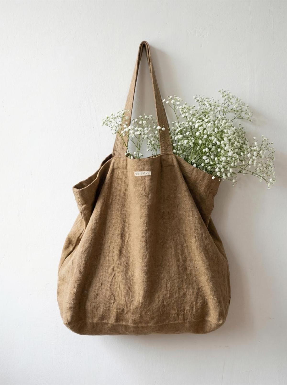 Bolsa de algodón y yute teñida con tinte natural de corteza de eucalipto