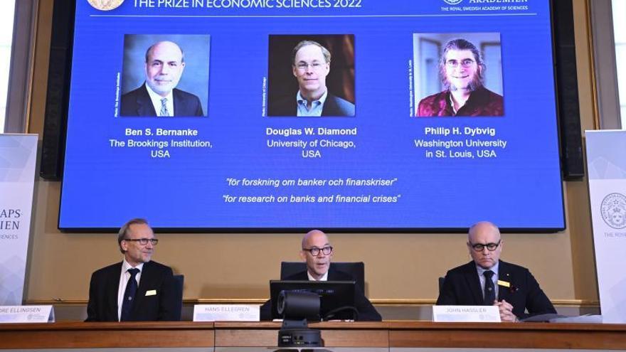 El Nobel de Economía premia los estudios de banca y crisis financiera con Bernanke entre los reconocidos