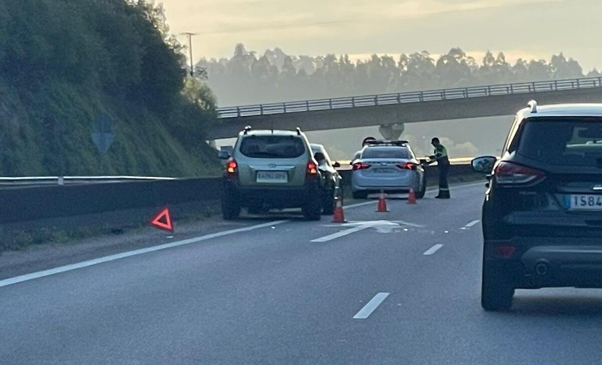 Uno de los dos accidentes que se registraron este lunes en la AG-56
