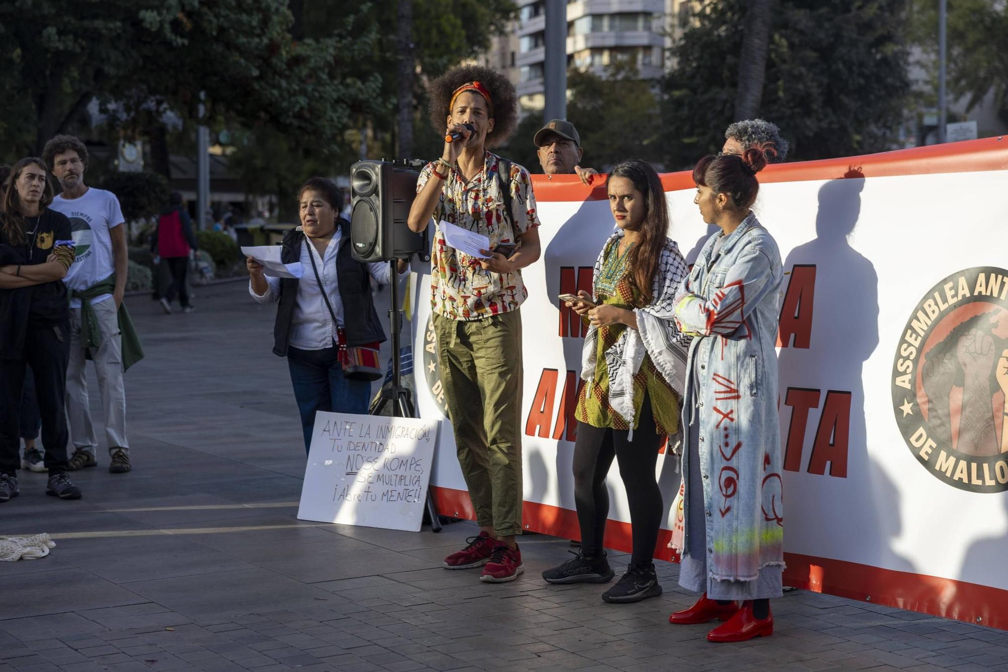 FOTOS | Clamor por una Mallorca «libre de racismo, odio ni fronteras»