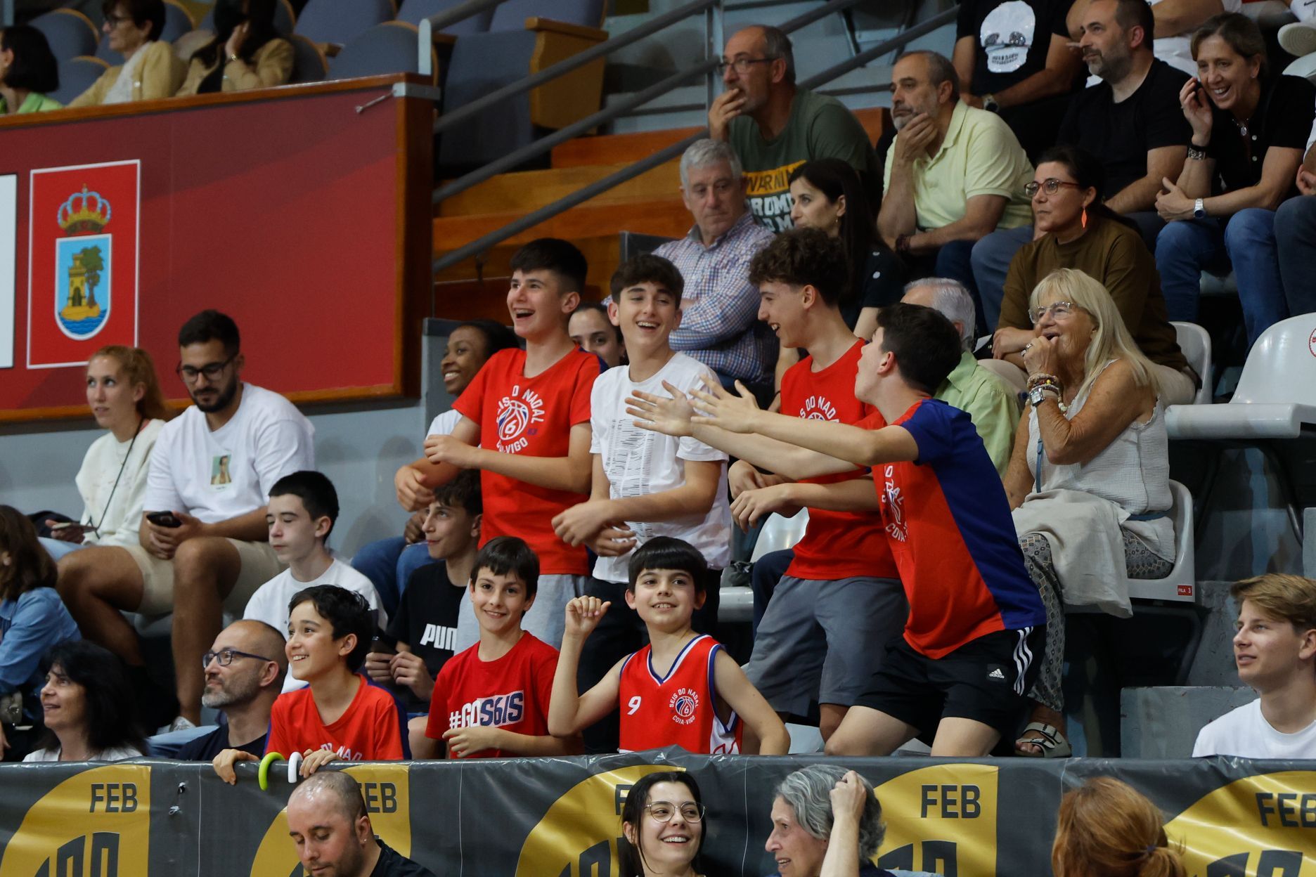 La seleccción femenina de básquet reina en Vigo