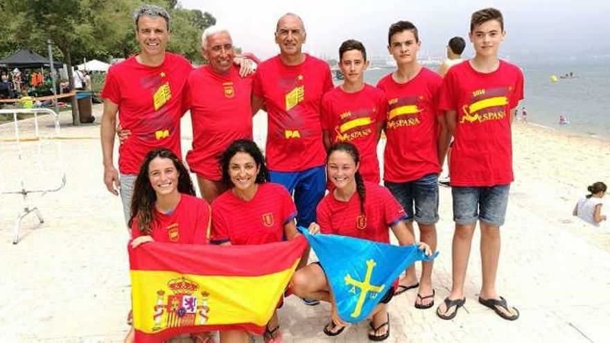 Los asturianos integrantes del equipo nacional, en Portugal.