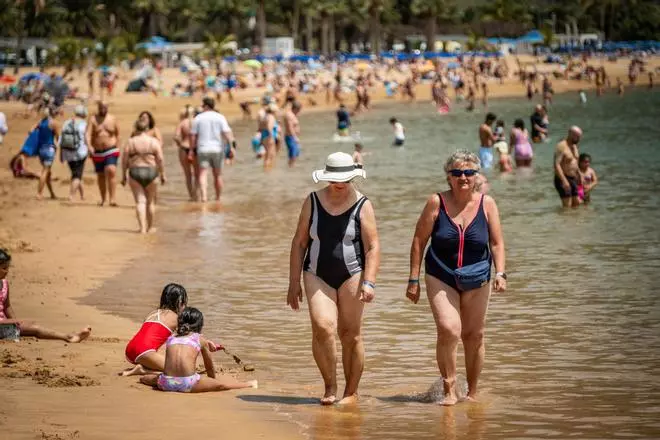 Domingo de Resurrección en la playa de Las Teresitas