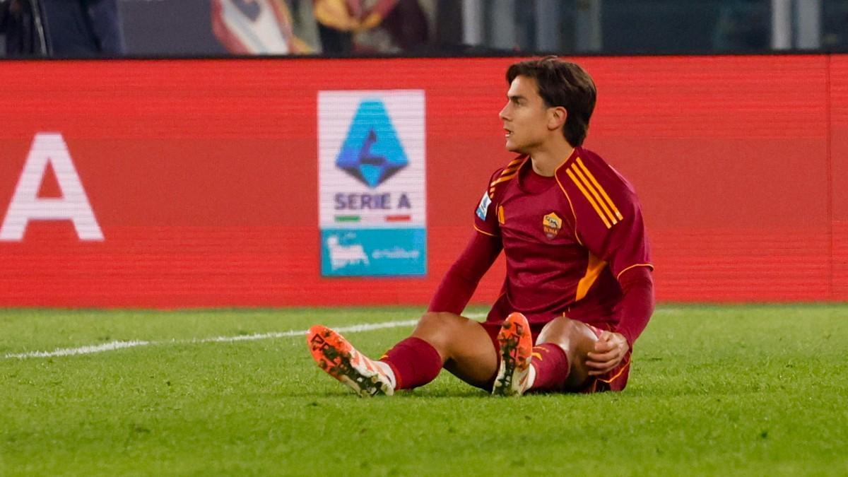 Paulo Dybala, de la Roma, en una acción durante el partido de fútbol de la Serie A italiana frente al Napoli.