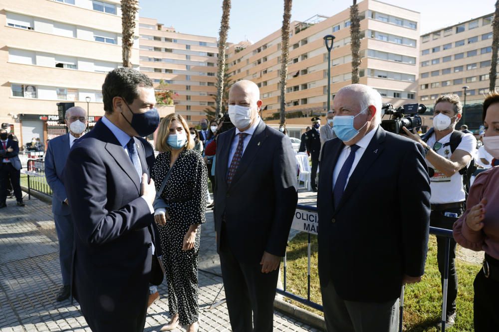 Inauguración de la escultura de homenaje a los sanitarios en Málaga