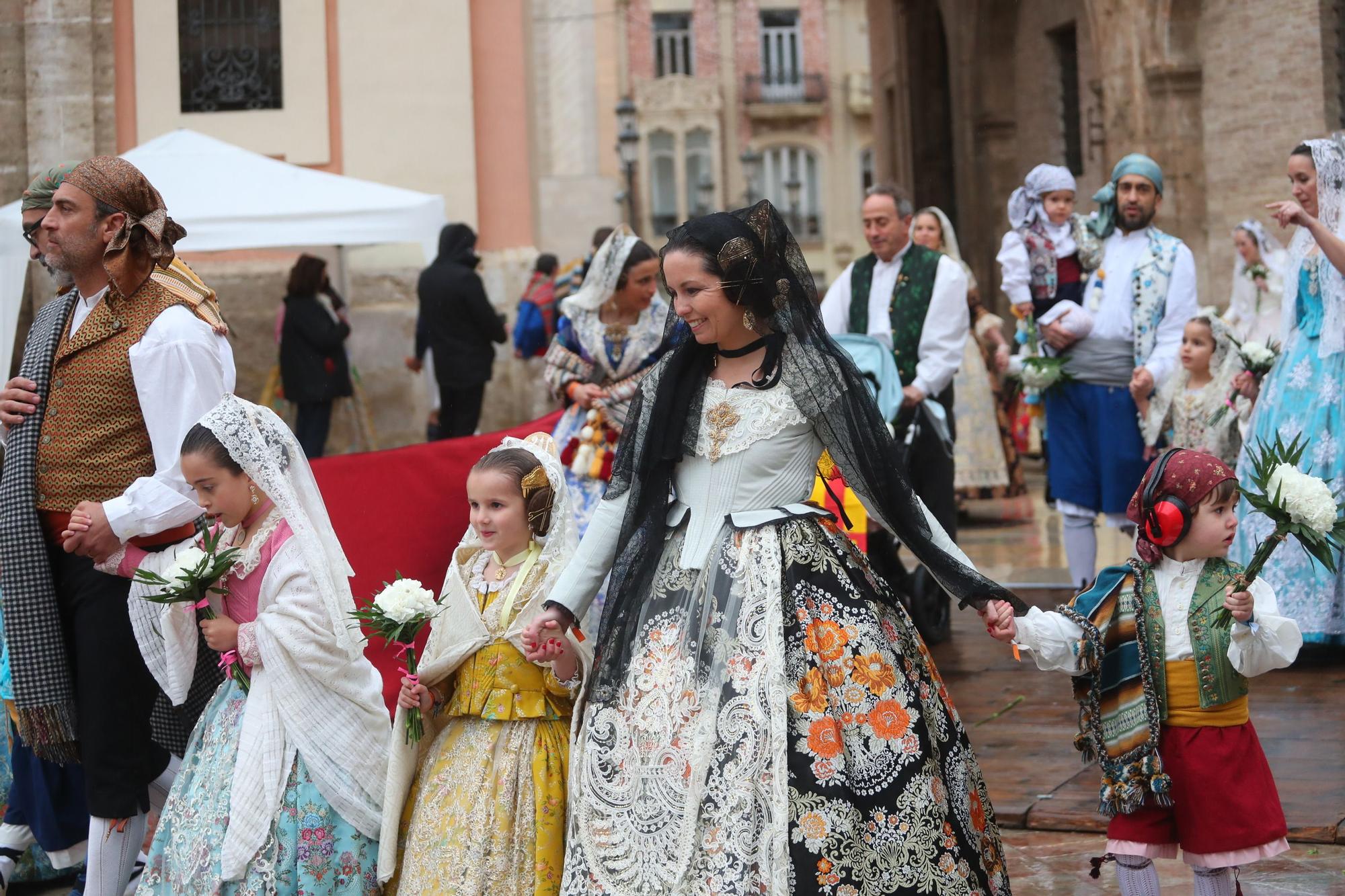 Búscate en el primer día de ofrenda por la calle de la Paz (entre las 17:00 a las 18:00 horas)