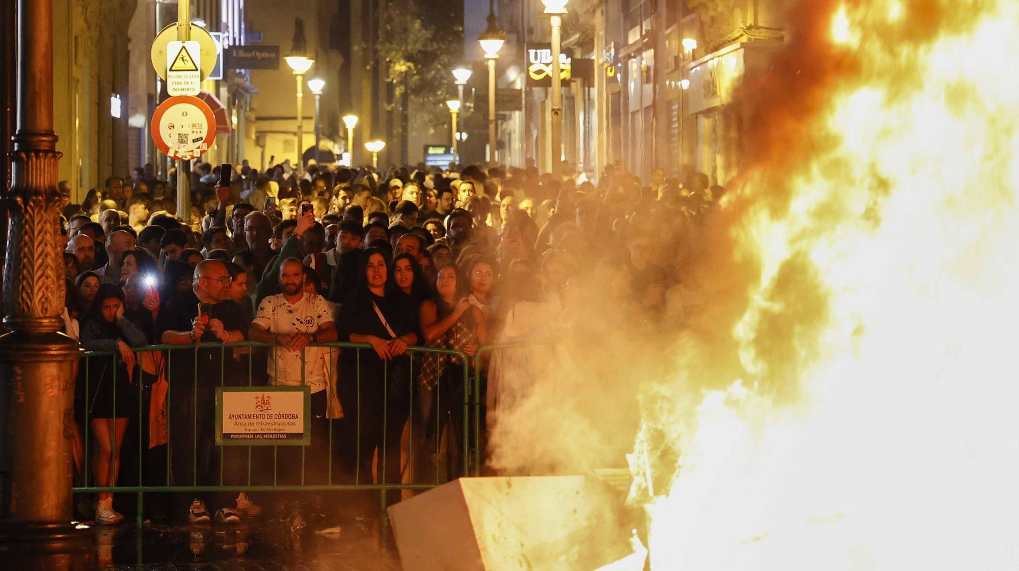 Pasacalles de las bellezas  y cremà Hogueras de Sant Joan en Córdoba