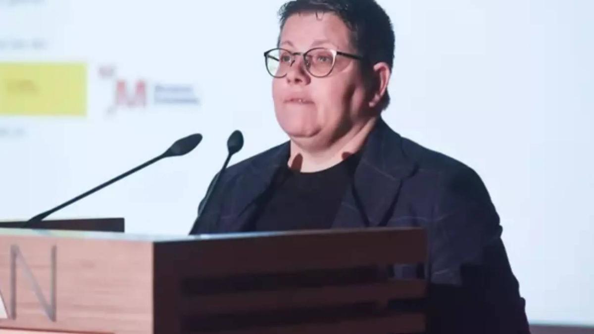 Isabel García, directora del Instituto de las Mujeres, se defiende.