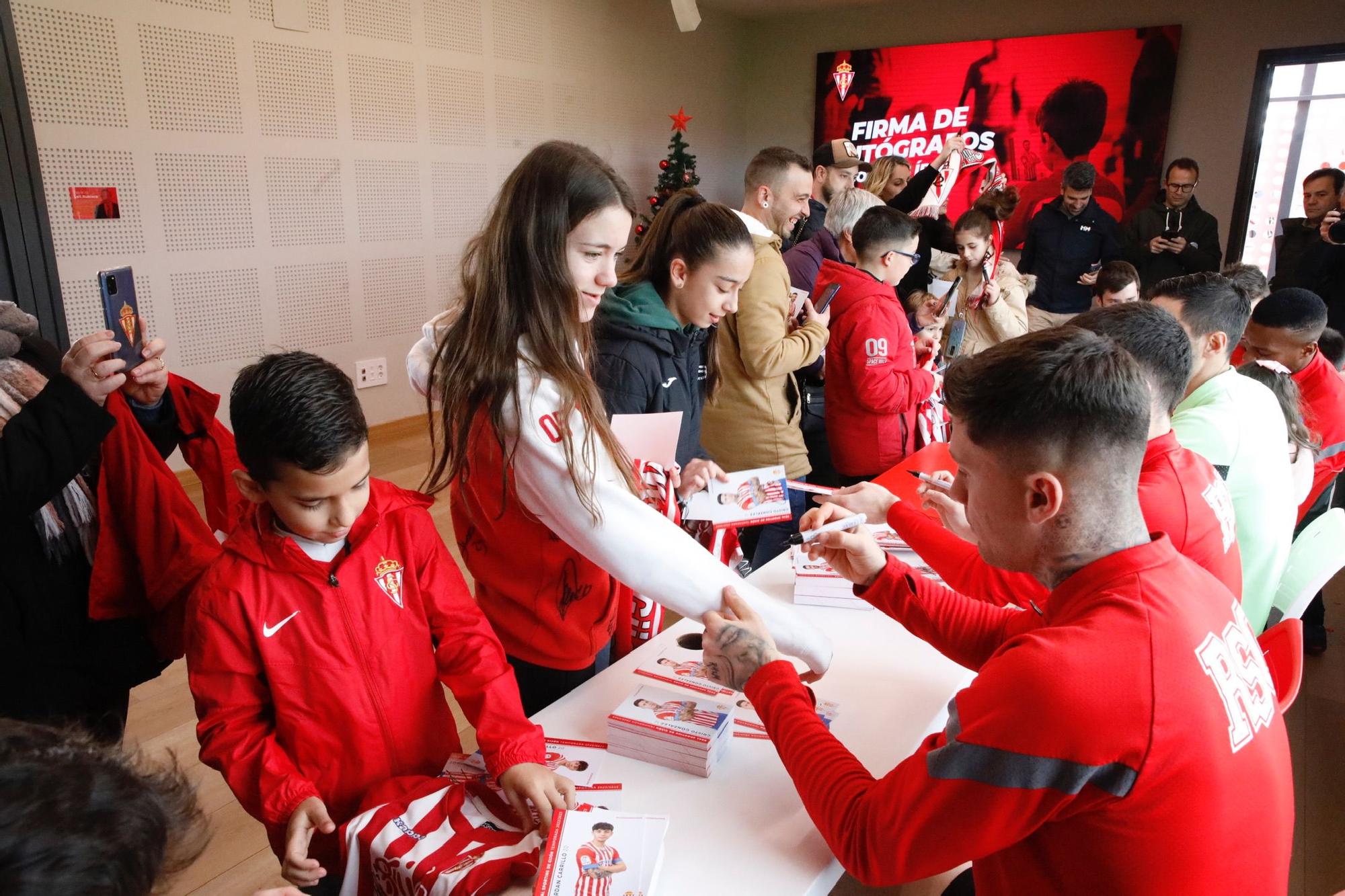 En imágenes: Así fue el encuentro entre aficionados y jugadores del Sporting