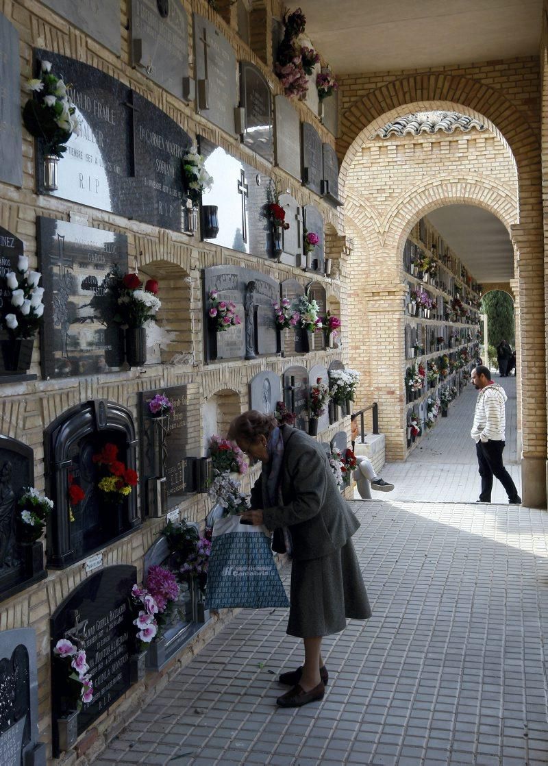 Día de Todos los Santos en el Cementerio de Zaragoza