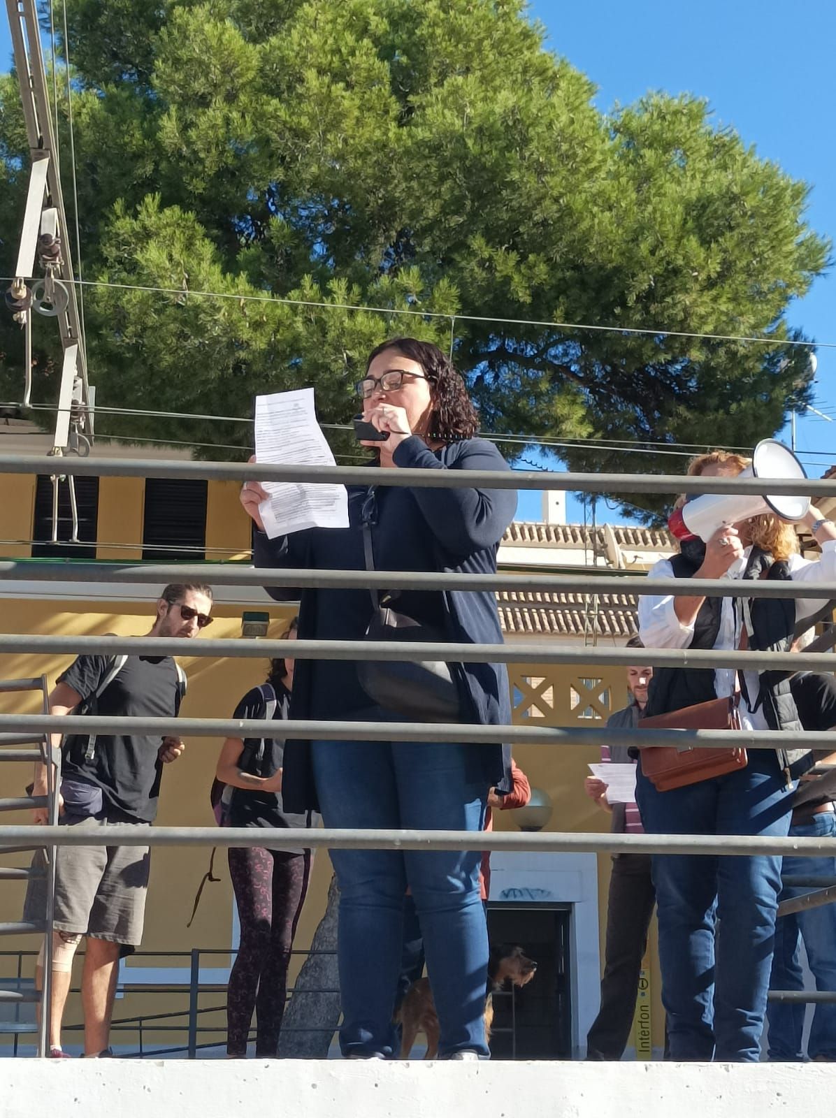 Manifestación por unas aceras accesibles en La Canyada