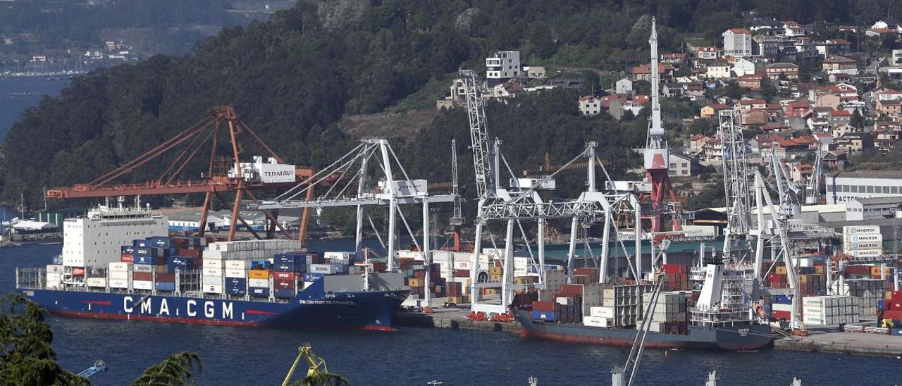 Vista de la terminal de Guixar del puerto de Vigo.