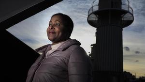 Aissatou Diallo, en el parque de la Espanya Industrial de Barcelona. 