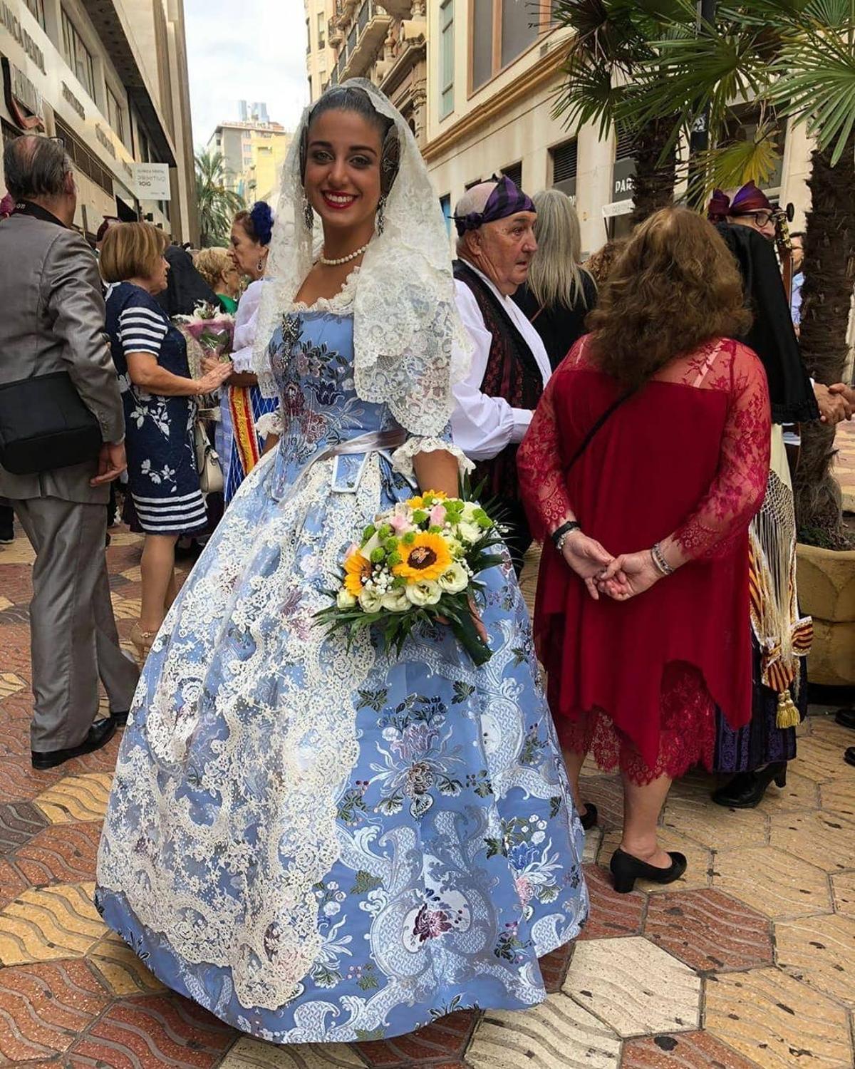 María Albors, fallera mayor en 2020 y 2021, escogió el color azulina. María Albors, fallera mayor en 2020 y 2021, escogió el color azulina.