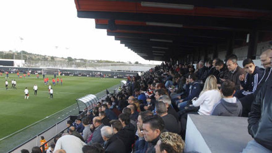 El Puchades se llenó en el partido ante el Barça B