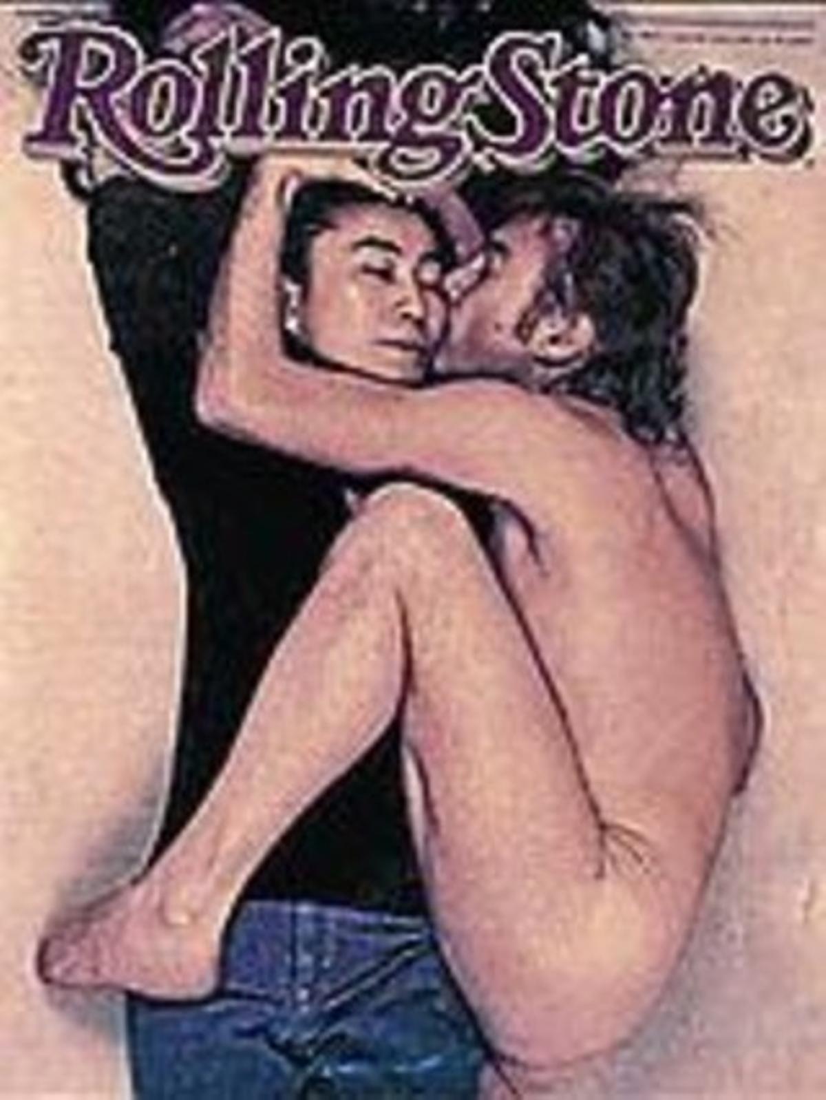Lennon i la seva dona, Yoko Ono, a Nova York, l’agost del 1980. A l’esquerra, portada de ’Rolling Stone’ després de la seva mort (1981) i la pròxima.