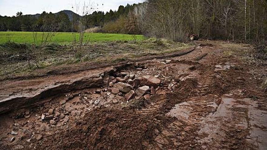 El camí del Suanya ple d&#039;esvorancs per les fortes pluges