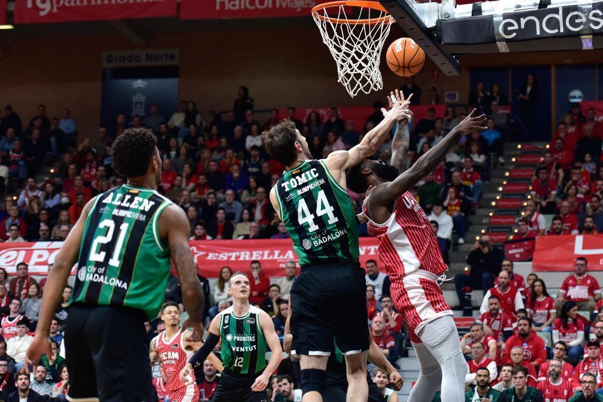Tomic jugó un buen partido aunque muchos errores en la segunda mitad condenaron a su equipo