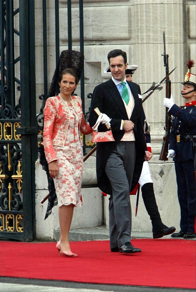 La infanta Elena con Jaime de Marichalar en la boda de Letizia y Felipe