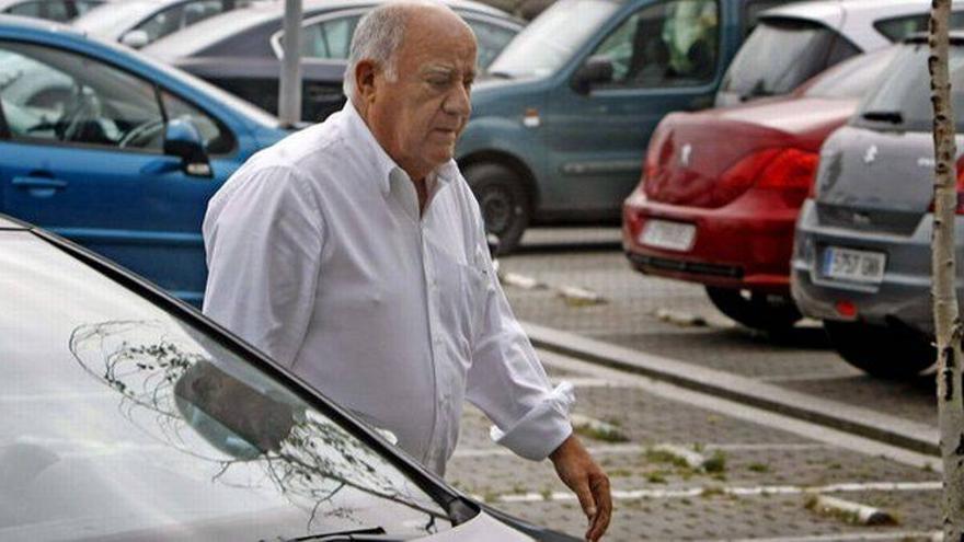 Amancio Ortega, en el tanatorio coruñés donde se vela a Rosalía Mera