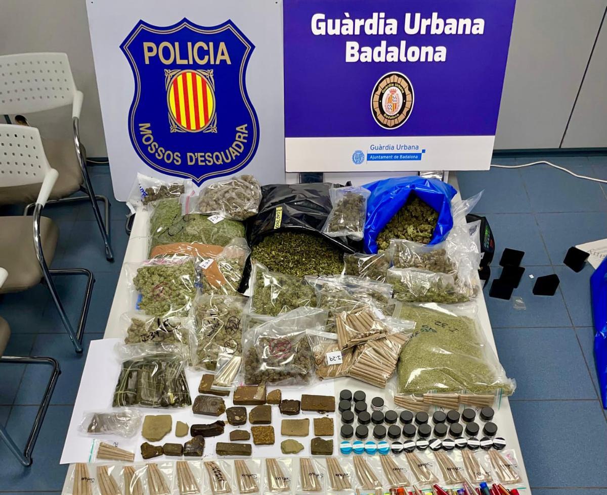 Parte del material decomisado por Mossos y Guàrdia Urbana de Badalona