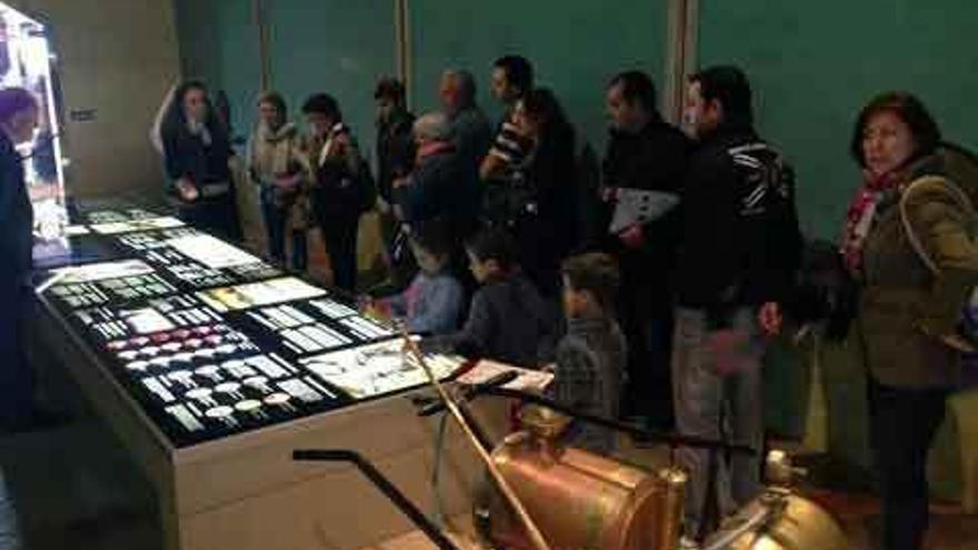 Participantes en una de las visitas guiadas al Museo del Vino.