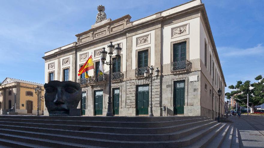 Fachada del Teatro Guimerá, ubicado en la Plaza Isla de la Madera de Santa Cruz de Tenerife.